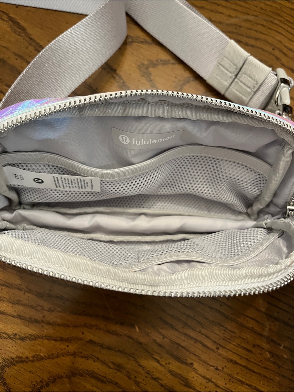 Lululemon Everywhere Belt Bag 1L in the Iridescent Silver holographic colorway - Picture 9 of 12
